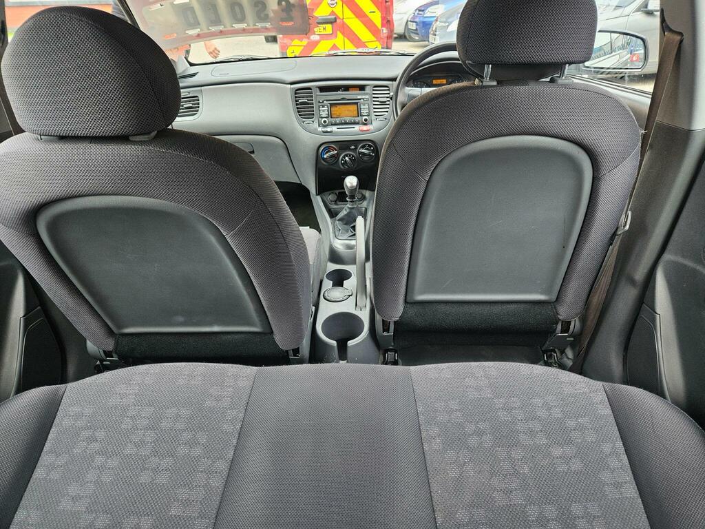 Kia RIO 1.4 5dr Black #6