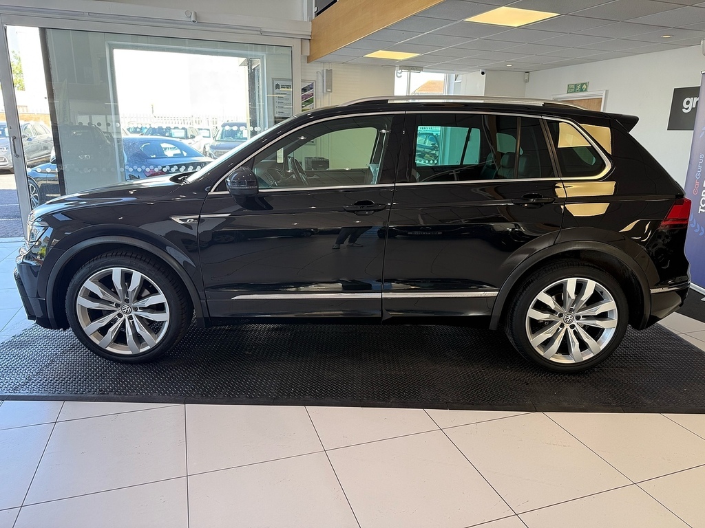 Volkswagen Tiguan Tdi R-line Suv 2.0 U2363 Ulez WK68TYP Black #4