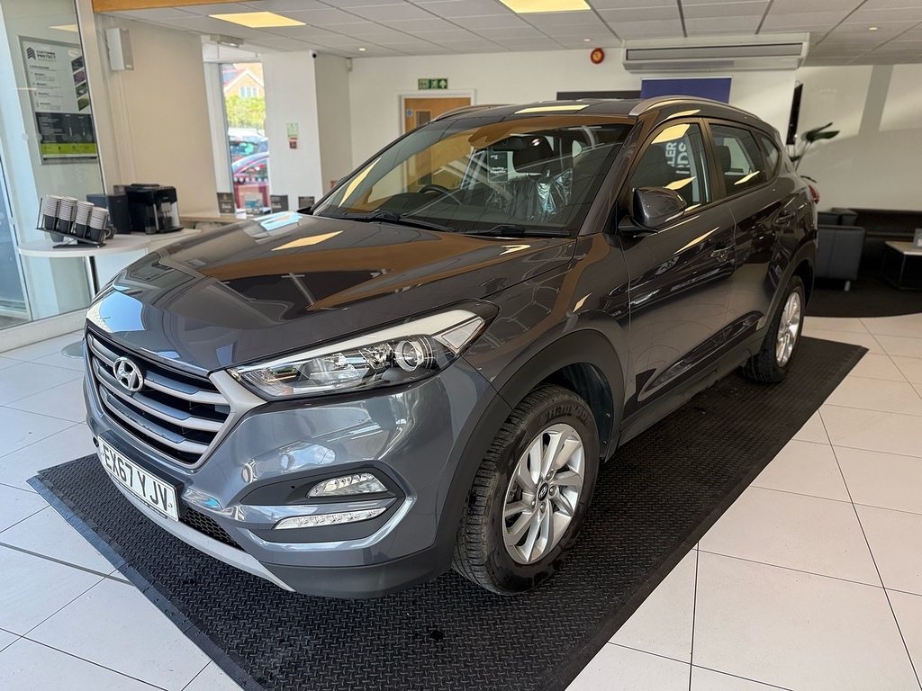 Hyundai Tucson 1.6 Gdi Blue Drive Se Nav Suv Eu EX67YJV Grey #3