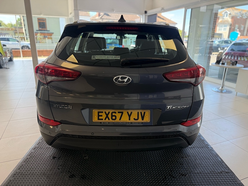 Hyundai Tucson 1.6 Gdi Blue Drive Se Nav Suv Eu EX67YJV Grey #6