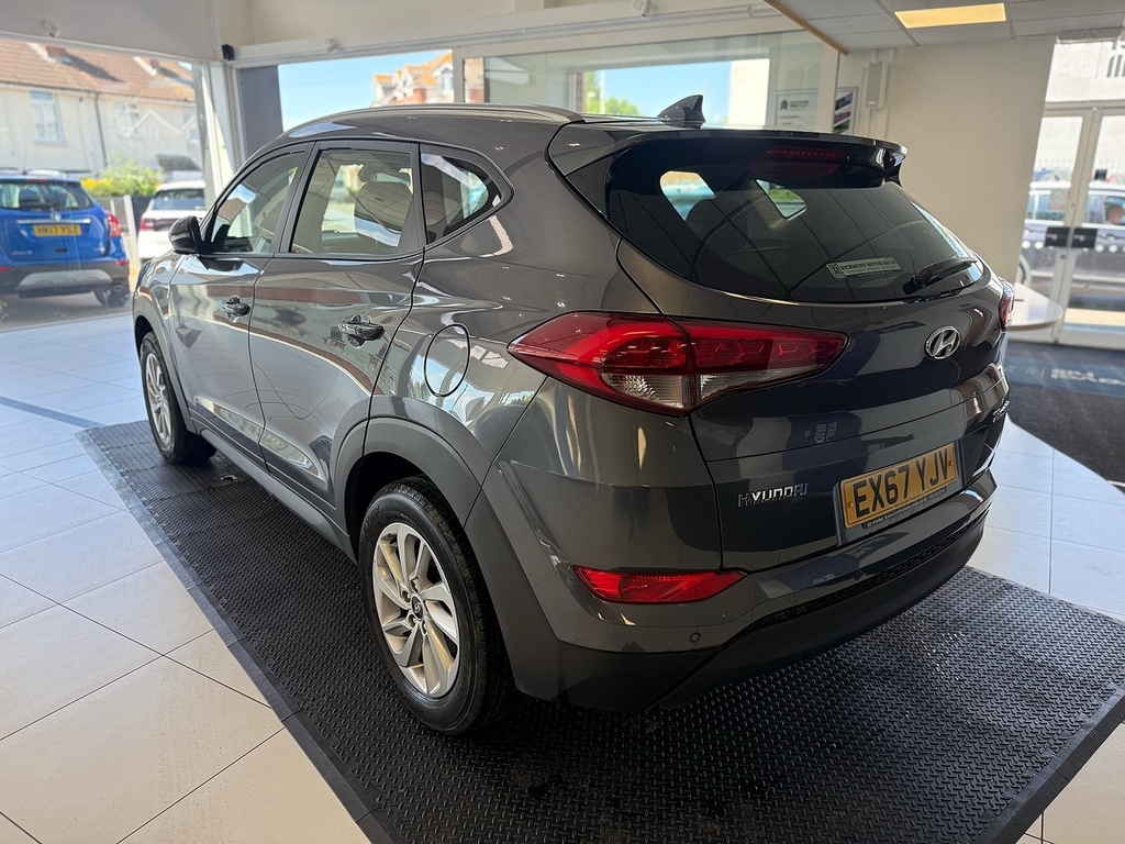 Hyundai Tucson 1.6 Gdi Blue Drive Se Nav Suv Eu EX67YJV Grey #5