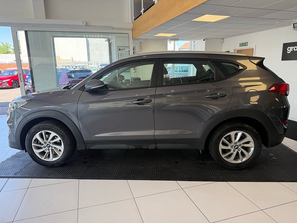 Hyundai Tucson 1.6 Gdi Blue Drive Se Nav Suv Eu EX67YJV Grey #4