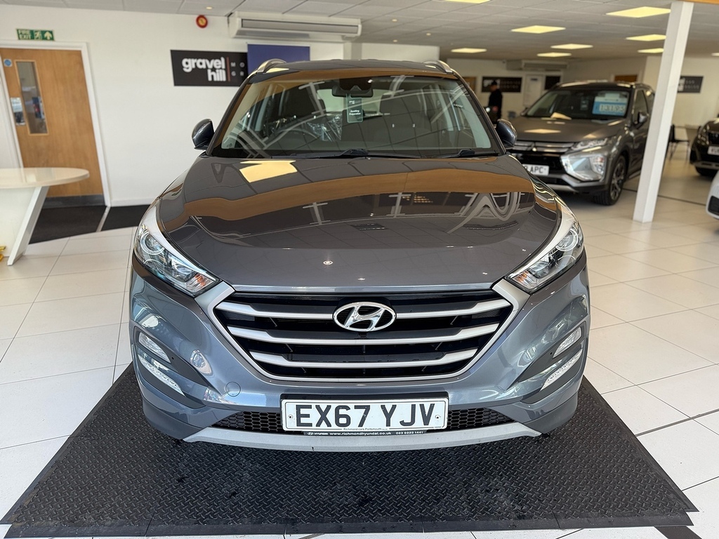 Hyundai Tucson 1.6 Gdi Blue Drive Se Nav Suv Eu EX67YJV Grey #2