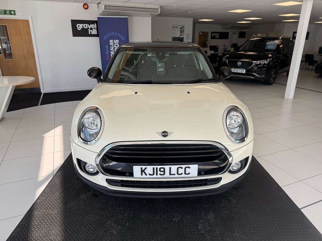 Mini Clubman 1.5 Cooper Classic Estate 6Dr Euro 6 KJ19LCC White #2