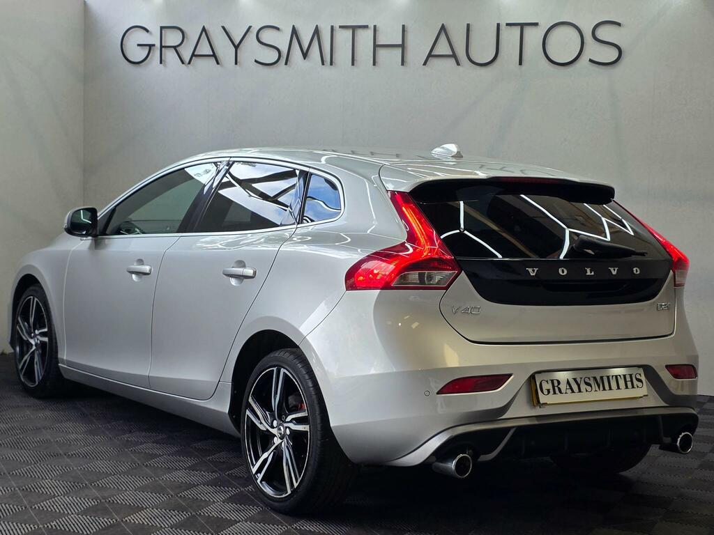 Volvo V40 2.0 D2 R-design Pro Euro 6 Ss Silver #2