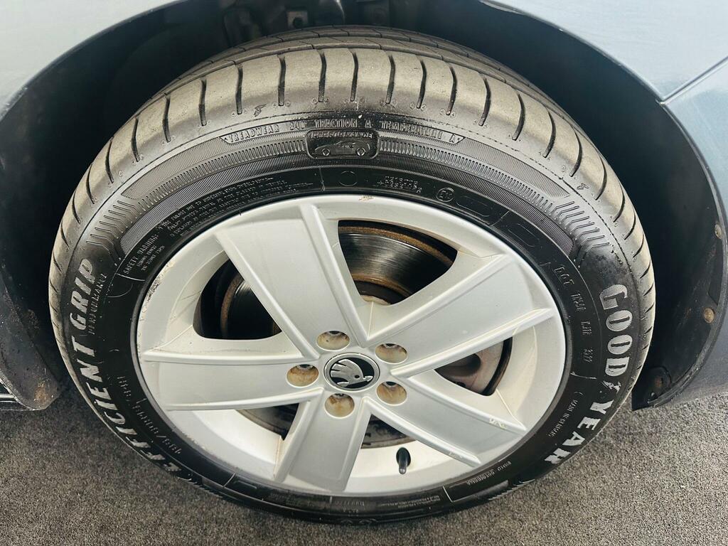 Skoda Rapid Sport Tsi Blue #26
