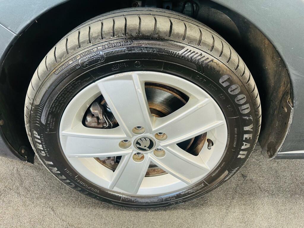 Skoda Rapid Sport Tsi Blue #25