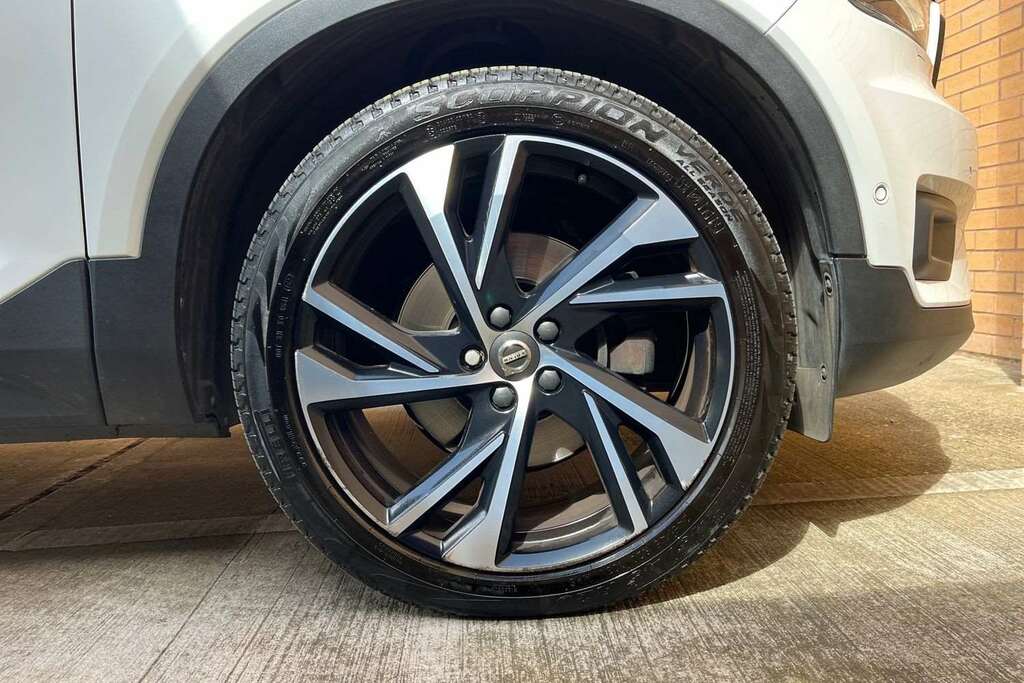 Volvo XC40 First Edition D4 Awd FG18EKD White #5