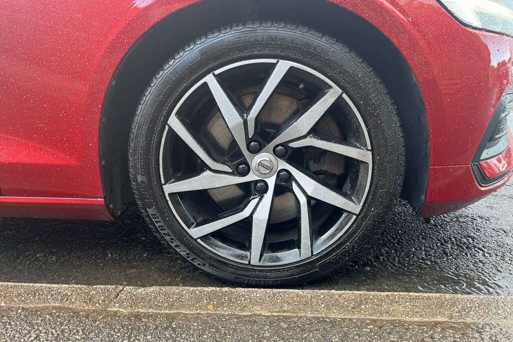 Volvo V60 Momentum T5 WD68FJA Red #5