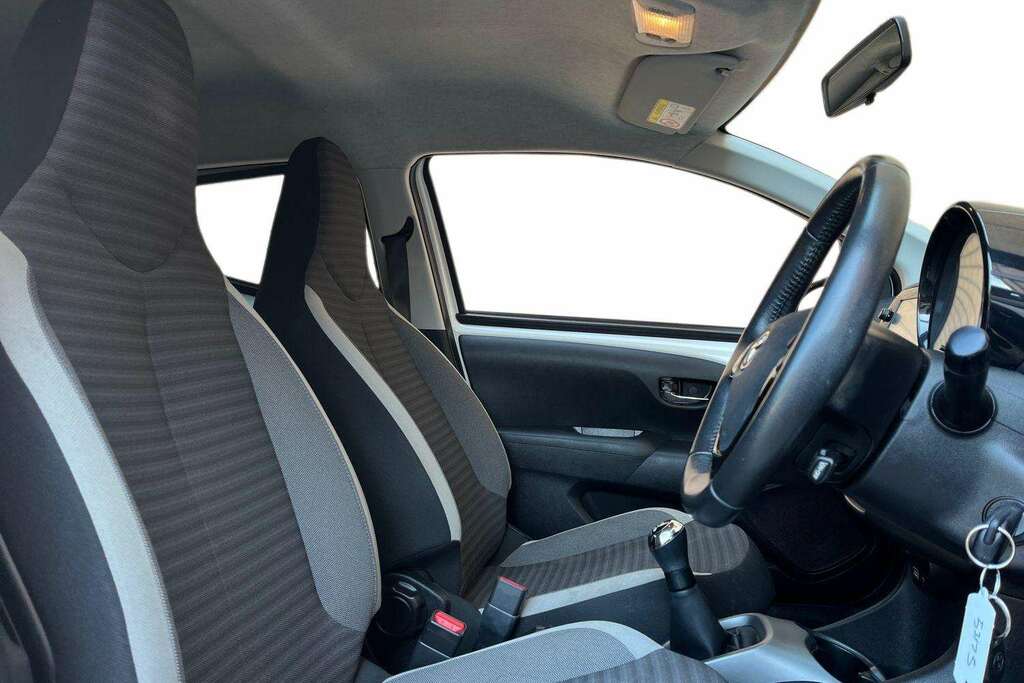 Toyota Aygo X X-trend Vvt-i YV68TTK White #3