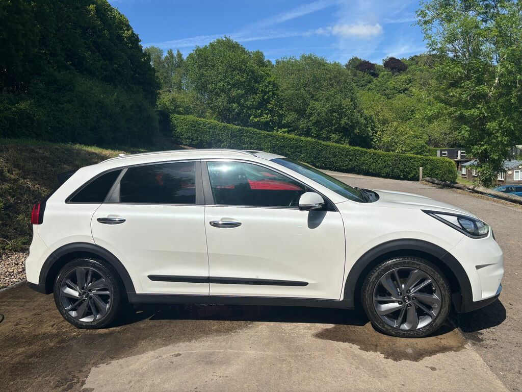 Kia Niro 1.6H Gdi First Edition Suv Hybrid Dct E GP66GKN White #4