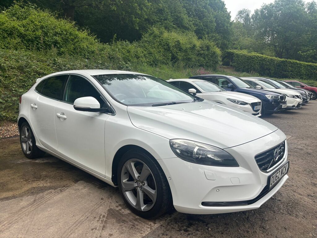 Volvo V40 2.0 D4 Se Lux Nav Hatchback Geartronic White #3