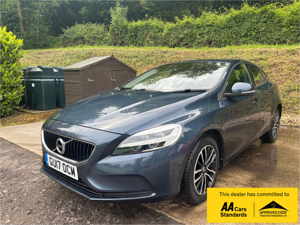 Volvo V40 2.0 T2 Momentum Hatchback Euro 6 Blue