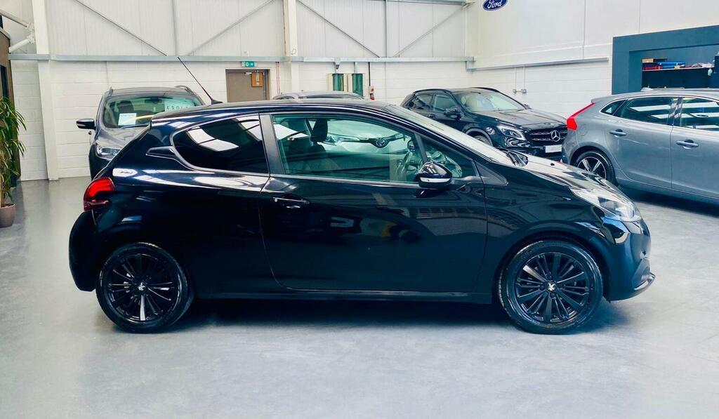 Peugeot 208 Hatchback 1.2 Puretech Black Edition Euro 6 2 MA67XBO Black #5