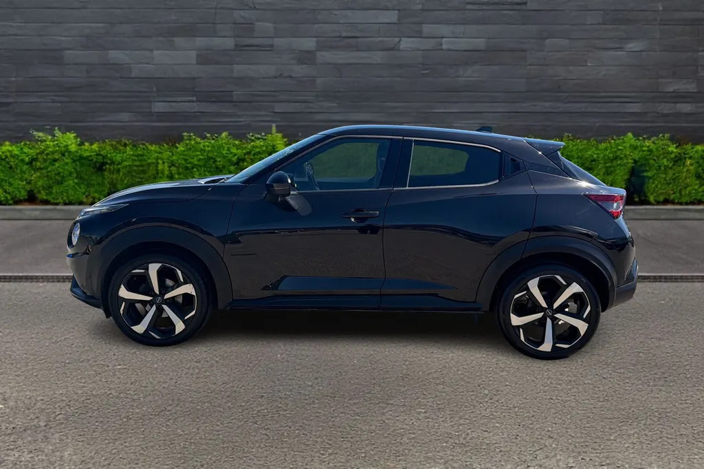 Nissan Juke Hatchback 1.0 Dig-t 114 Tekna BJ73YEL Black #4