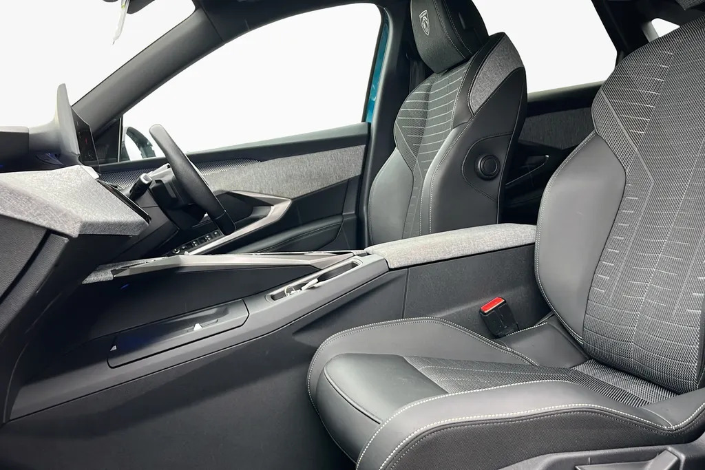 Peugeot 3008 1.2 Hybrid 136 Gt E-dsc6 DU25ODR Blue #2