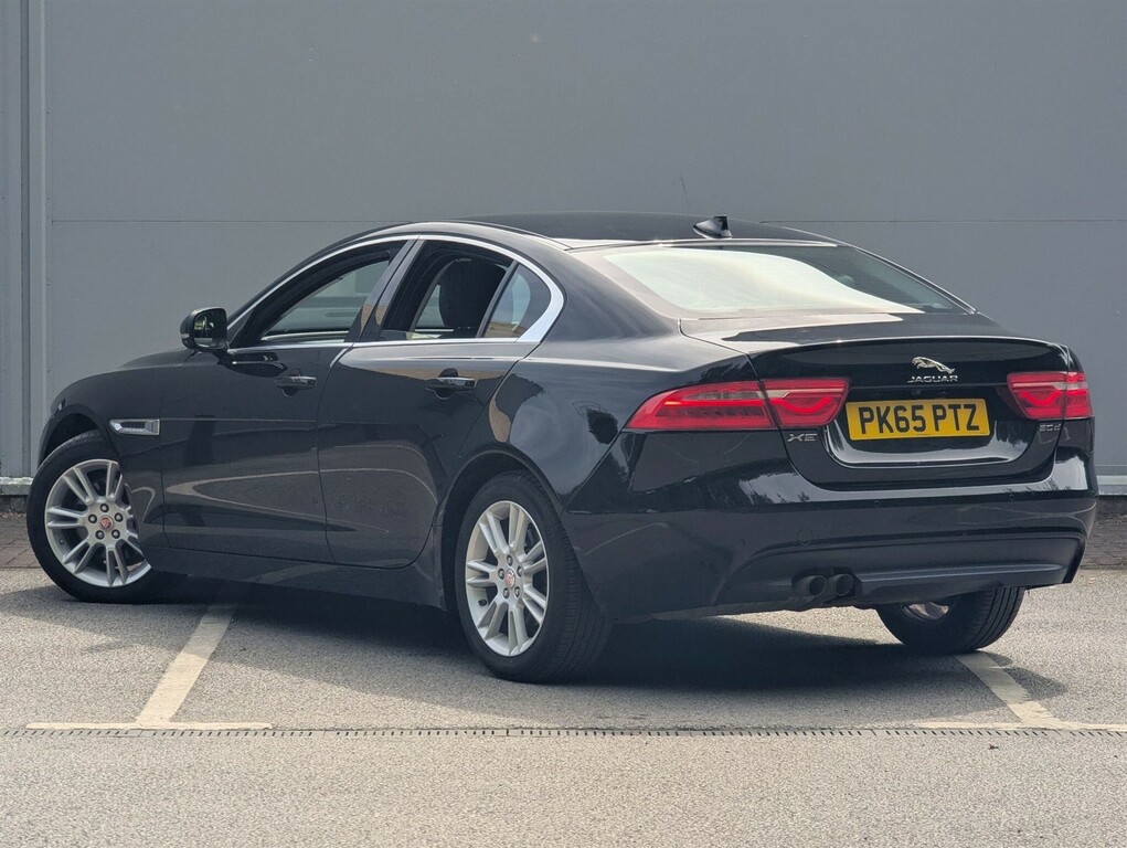 Jaguar XE 2.0D Prestige Euro 6 Ss Black #2