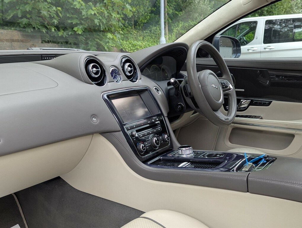 Jaguar XJ 3.0 D V6 Premium Luxury Swb 275 Bhp Gold #24