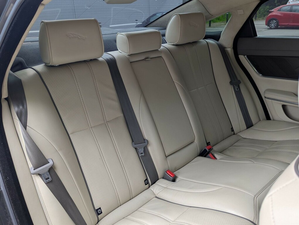 Jaguar XJ 3.0 D V6 Premium Luxury Swb 275 Bhp Gold #9