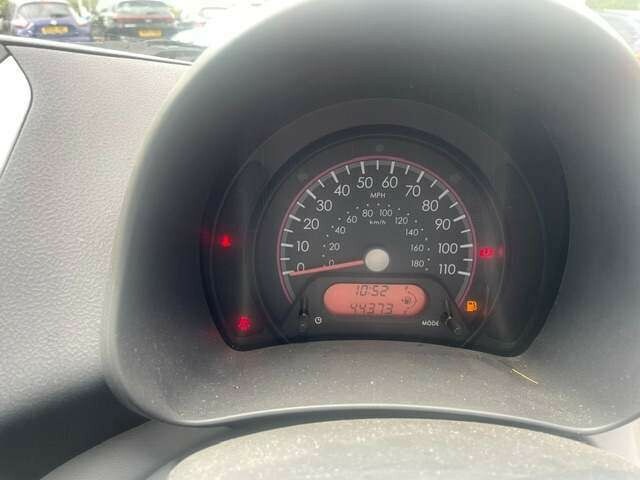 Nissan Pixo 1.0 N-tec Hatchback 122 Gkm Red #9
