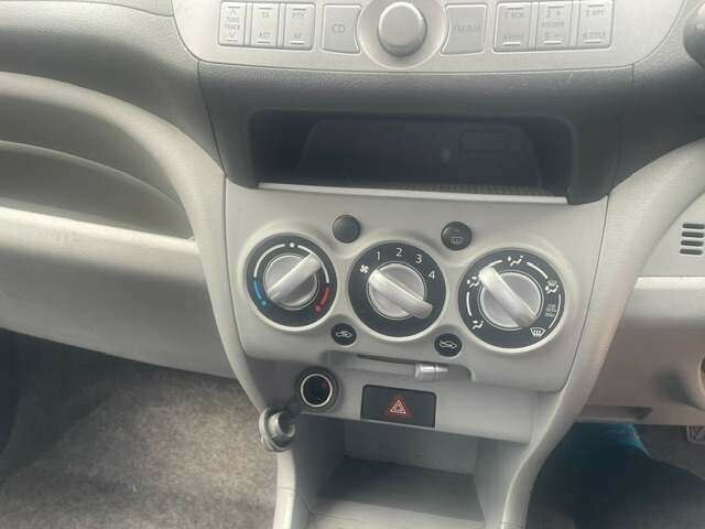 Nissan Pixo 1.0 N-tec Hatchback 122 Gkm Red #10
