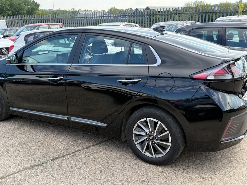 Hyundai Ioniq Premium Black #4