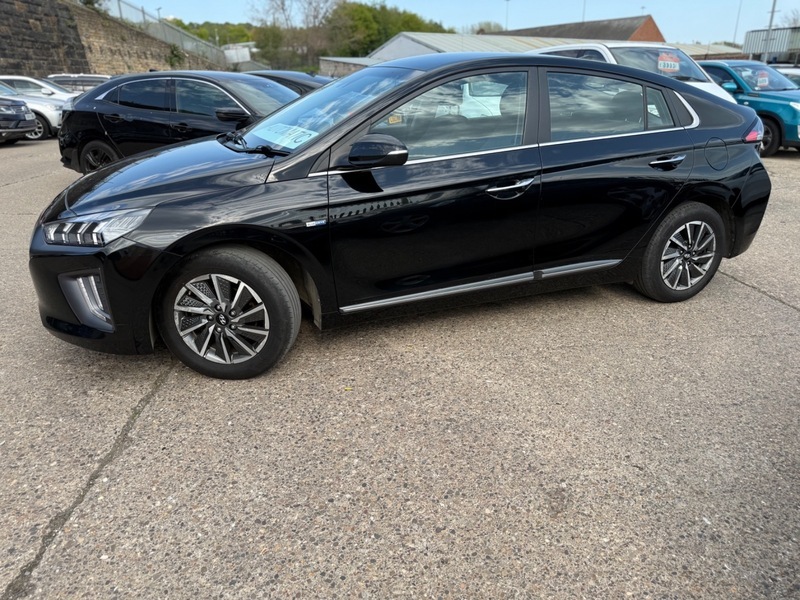 Hyundai Ioniq Premium Black #3