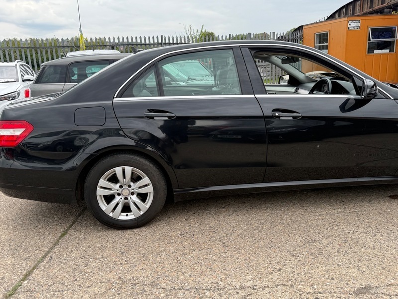 Mercedes-Benz E Class E220 Cdi Blueefficiency S KN13MRU Black #5
