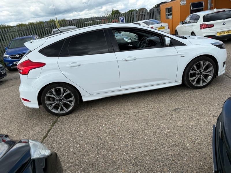 Ford Focus St-line ST18GNX White #5