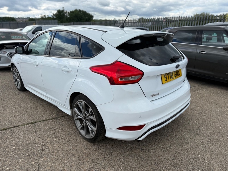Ford Focus St-line ST18GNX White #6