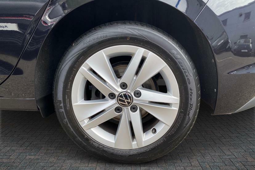 Volkswagen Golf 1.5 Tsi 150 Life WO21LPK Black #5