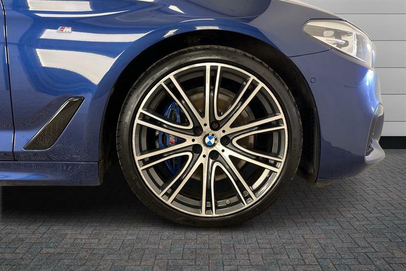 BMW 5 Series 530D Xdrive M Sport VK67YPN Blue #5