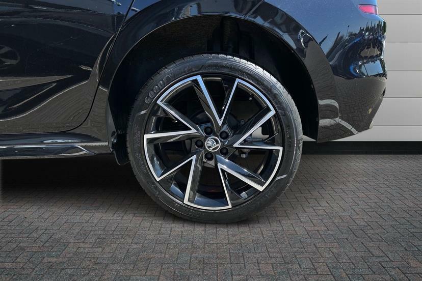 Skoda Kamiq 1.5 Tsi Monte Carlo Dsg ET23GXA Black #5