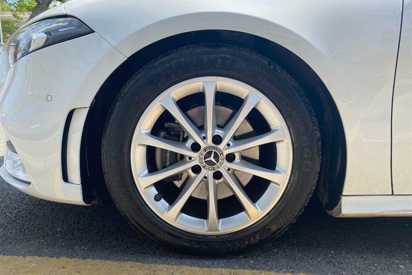 Mercedes-Benz A Class A180 Amg Line Premium KN23YFG White #4