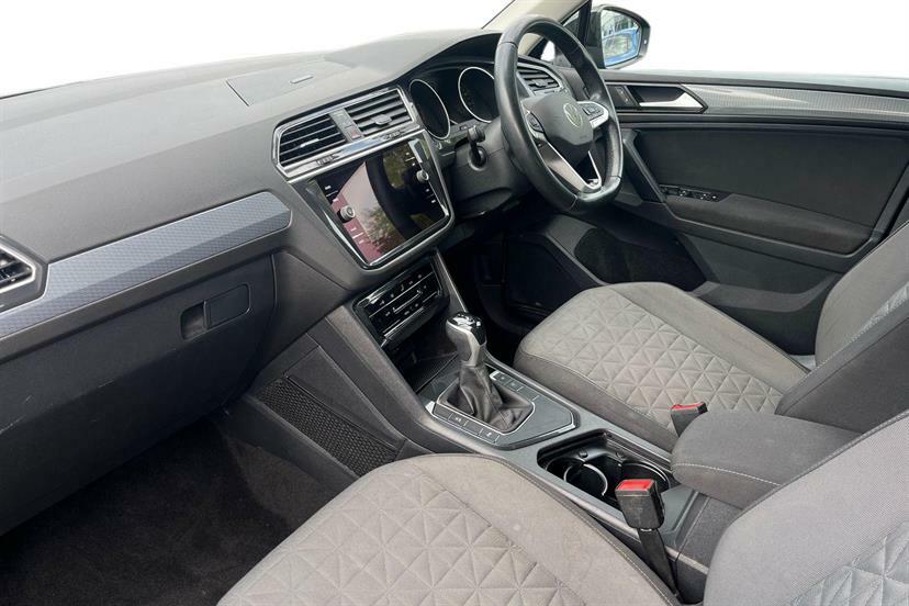 Volkswagen Tiguan 1.5 Tsi 150 Life Dsg DF71HHG Black #2