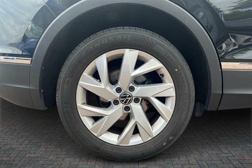 Volkswagen Tiguan 1.5 Tsi 150 Life Dsg DF71HHG Black #5