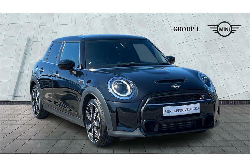 Mini Hatch 2.0 Cooper S Exclusive Comfortnav Pack Black