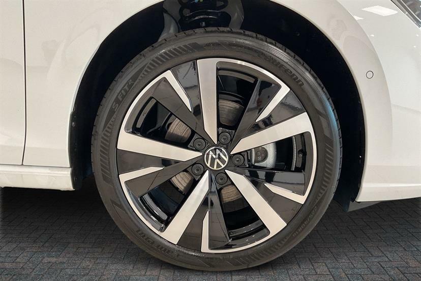 Volkswagen Golf 1.5 Etsi 150 Match Dsg EK26TFJ White #5