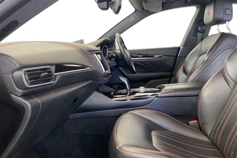 Maserati Levante V6 Granlusso Black #3