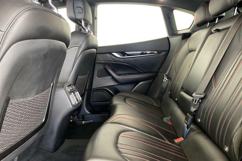 Maserati Levante V6 Granlusso Black #4