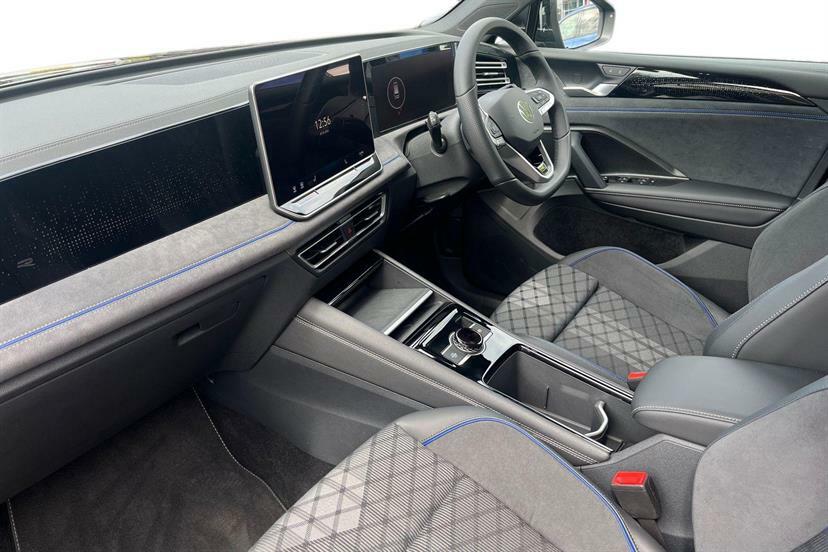 Volkswagen Tiguan 1.5 Etsi 150 R-line Dsg MV26FMF Black #2