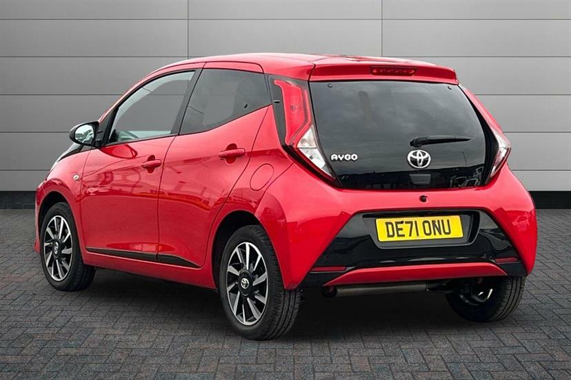 Toyota Aygo 1.0 Vvt-i X-trend Tss DE71ONU Red #3