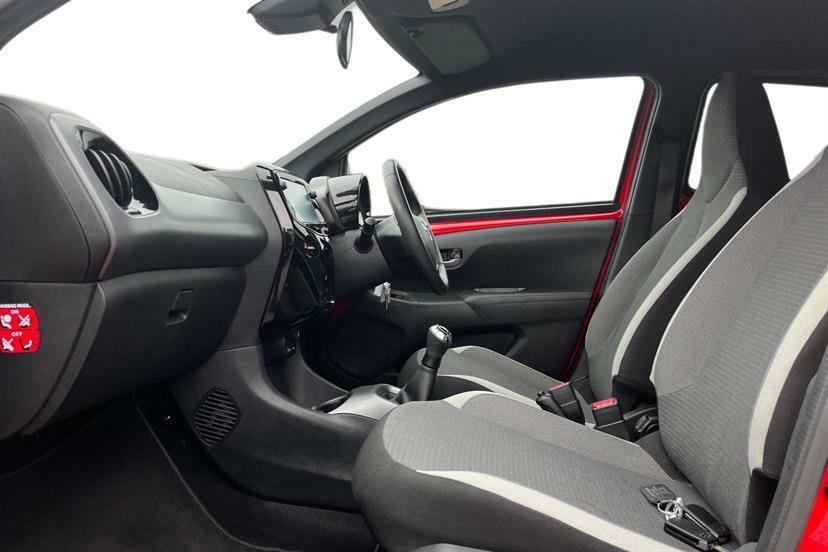 Toyota Aygo 1.0 Vvt-i X-trend Tss DE71ONU Red #2