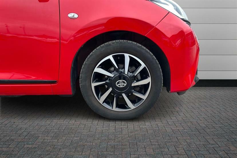 Toyota Aygo 1.0 Vvt-i X-trend Tss DE71ONU Red #5