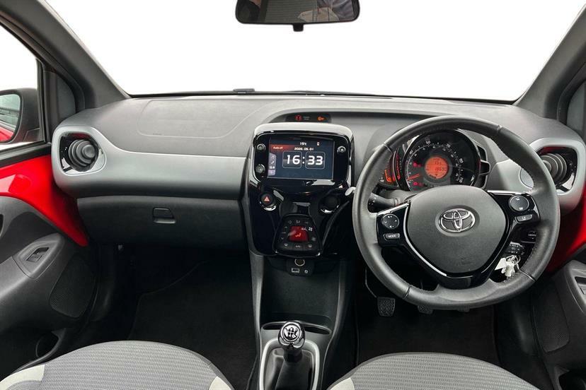 Toyota Aygo 1.0 Vvt-i X-trend Tss DE71ONU Red #6