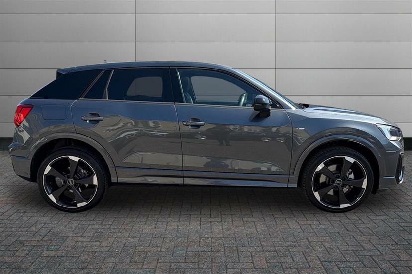 Audi Q2 35 Tfsi Black Edition S Tronic EF75YZD Grey #4