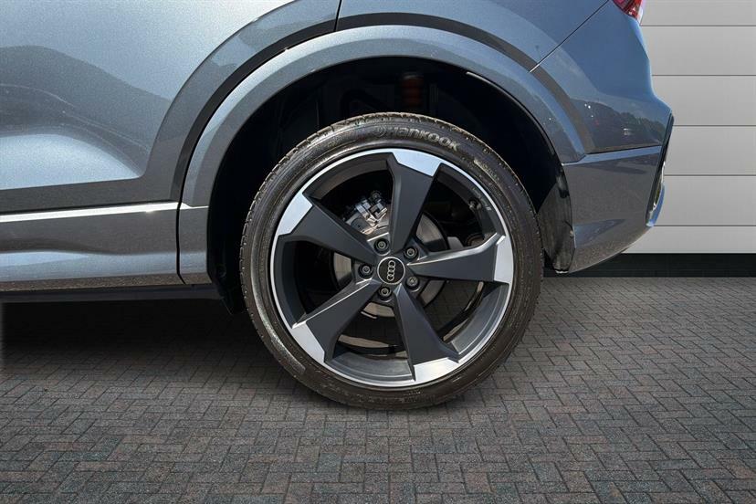Audi Q2 35 Tfsi Black Edition S Tronic EF75YZD Grey #5