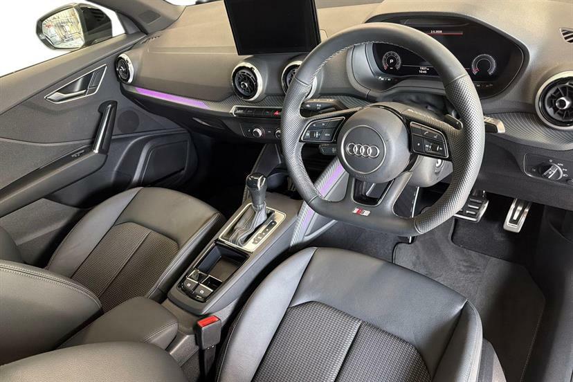 Audi Q2 35 Tfsi Black Edition S Tronic EF75YZD Grey #6