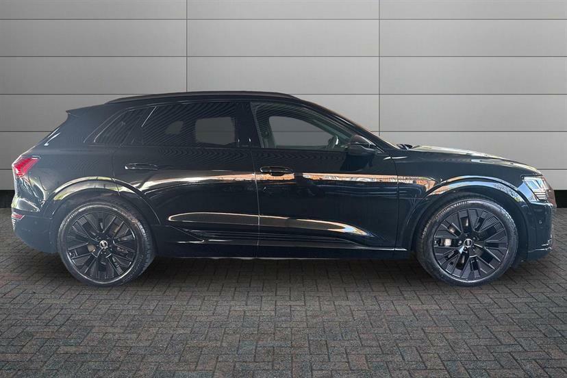 Audi Q8 e tron 300Kw 55 Quattro 114Kwh Black Edition BJ73ZYC Black #4