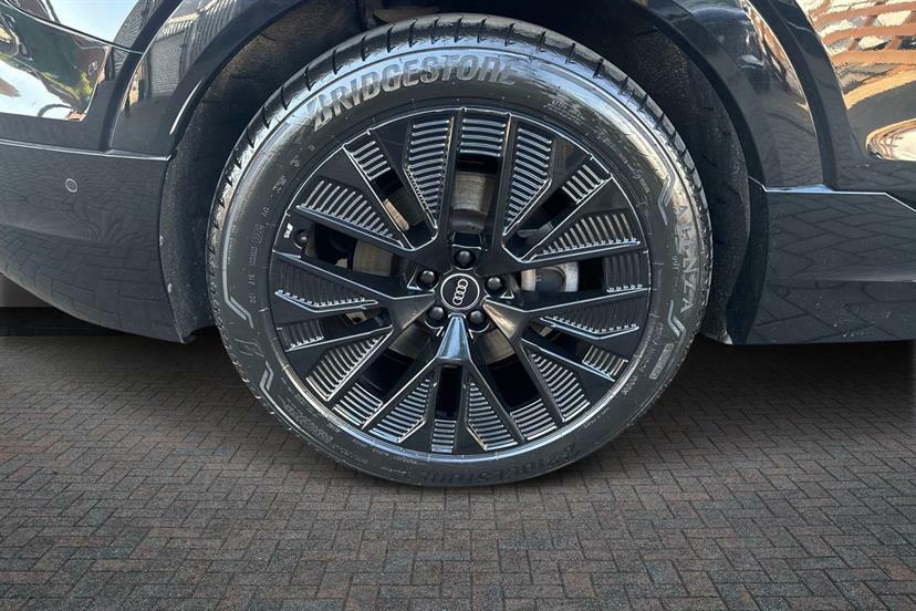 Audi Q8 e tron 300Kw 55 Quattro 114Kwh Black Edition BJ73ZYC Black #5